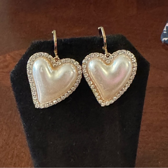 Pearl Heart Shape, Faux Pearls Inlaid Rhinestones Gold tone Iridescent Earrings - Picture 2 of 5